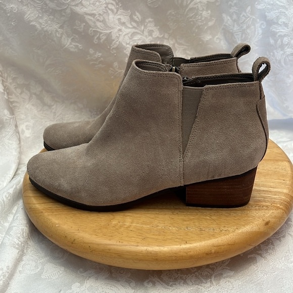 Blondo Liam Suede Ankle Booties Size Zip Open Toe Ankle Boot - Picture 2 of 11